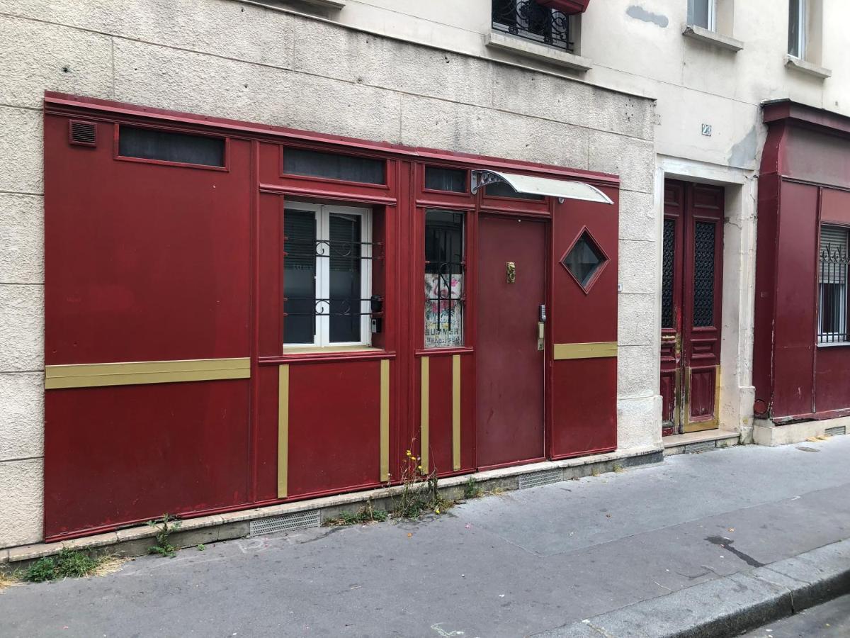 Red Guesthouse: Parisian Patio Retreat in the 17th Exterior photo